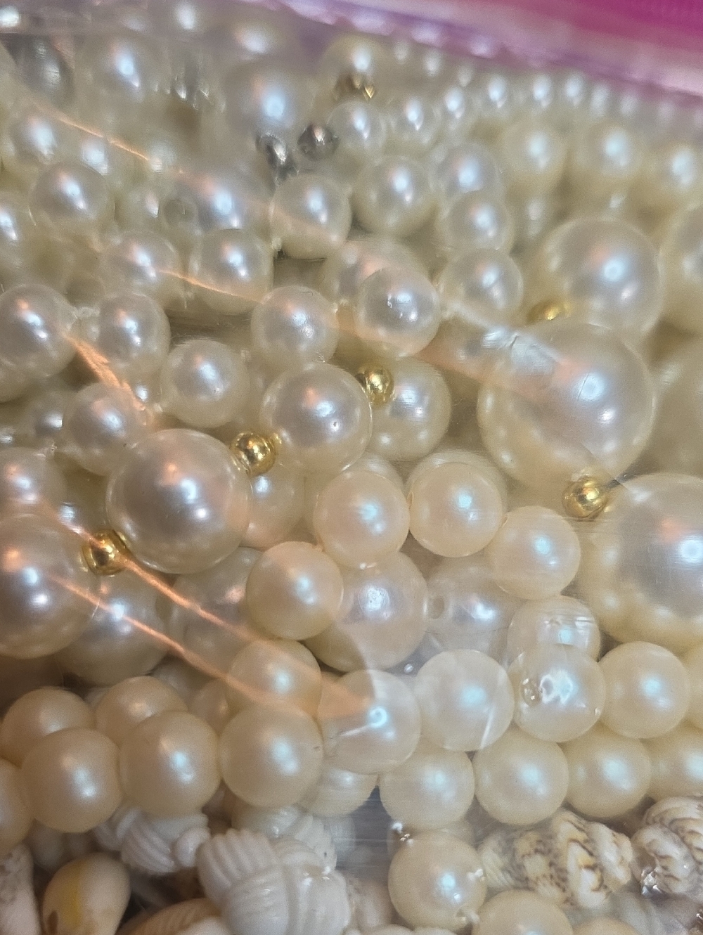 RESELLERS!!! 4.6 LBS  BAG OF JEWELRY! PEARLS! LOT OF JEWELRY. ALL WAERABLE. - Picture 6 of 7